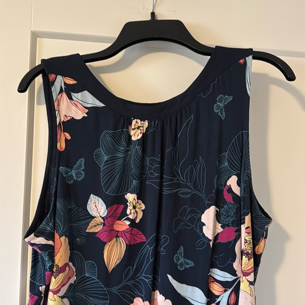 Sleeveless loose fit floral tank